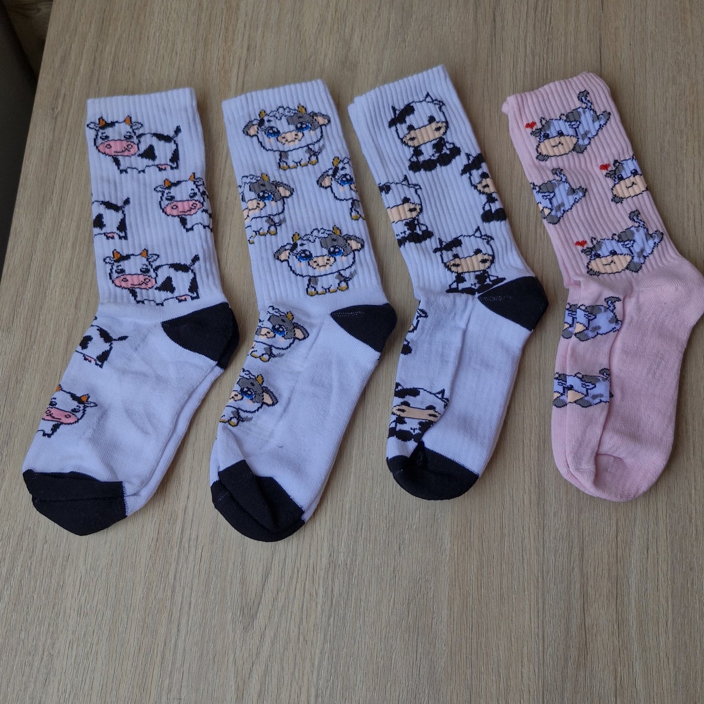 🐄 Pantuflas de Vaquita mas medias de regalo 🎁💖