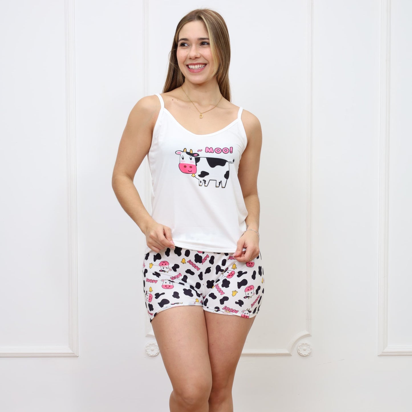 PIJAMA DE VAQUITA + PANTUFLAS ¡ Incluye 𝟯 𝗥𝗘𝗚𝗔𝗟𝗢𝗦 𝗚𝗥𝗔𝗧𝗜𝗦 !  🎁  🔹 Chocolates 🍫   🔹 Rosas🌹  🔹 Medias 🧦